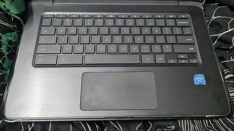 HP Chromebook 14 inch 16gb 9/10 condition 2