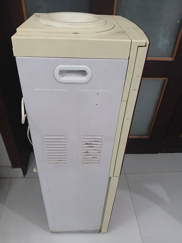 Water Dispensor For Sale Neat Condition 2