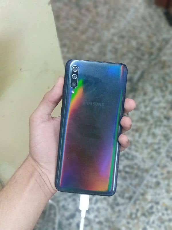 Samsung Galaxy a70 hai 6Gb 128 hai 1