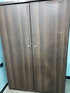 2 door almari laminate in good condition