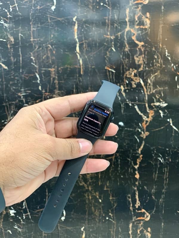 Apple Watch SE (2nd Gen) 4