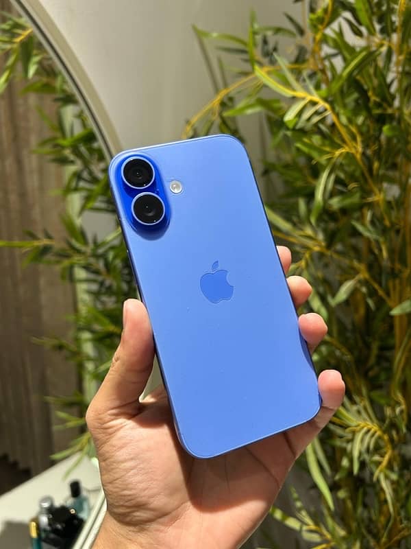 I PHONE 16 FACTORY UNLOCK ULTRAMARINE 256gb 2