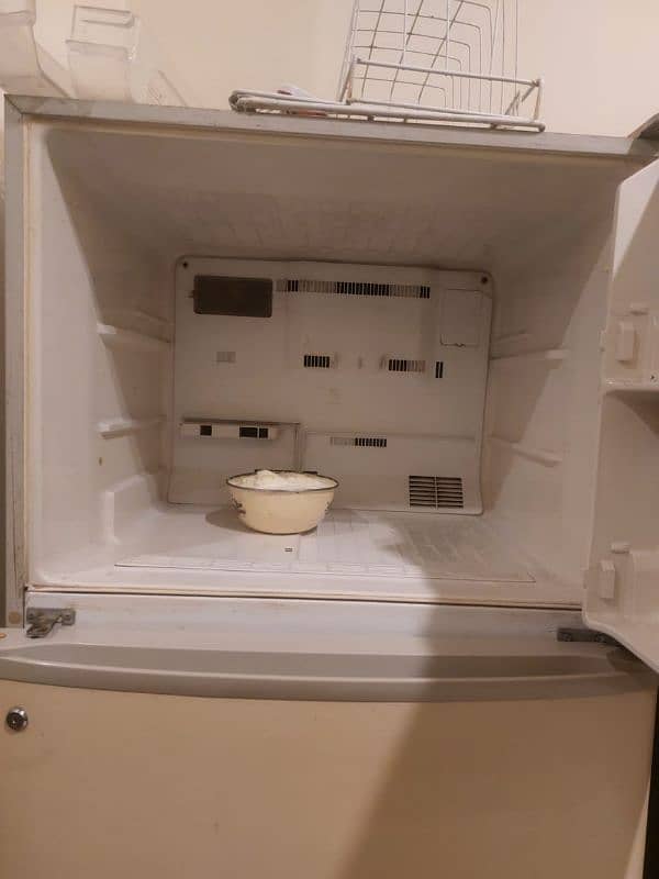 Mitsubishi Refrigerator  MR-62m 2