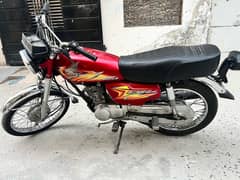 Honda 125 10/10 condition with seal pack tanki tapa and ashara