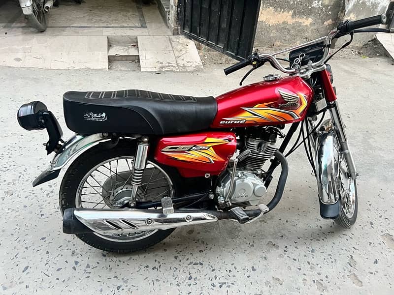 Honda 125 10/10 condition with seal pack tanki tapa and ashara 1