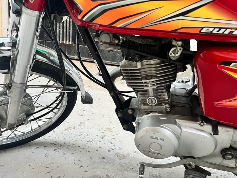 Honda 125 10/10 condition with seal pack tanki tapa and ashara 6