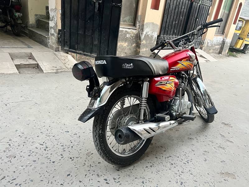 Honda 125 10/10 condition with seal pack tanki tapa and ashara 8