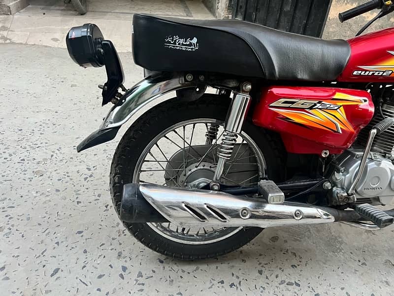 Honda 125 10/10 condition with seal pack tanki tapa and ashara 9