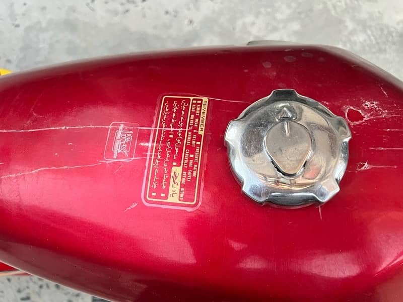 Honda 125 10/10 condition with seal pack tanki tapa and ashara 11