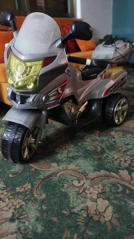 battery operated kids' bike- Like new! 3