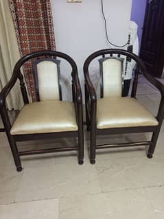 2 wood chairs in good condition