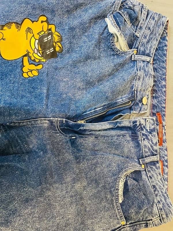 Outfitter’s Baggy Jeans 2