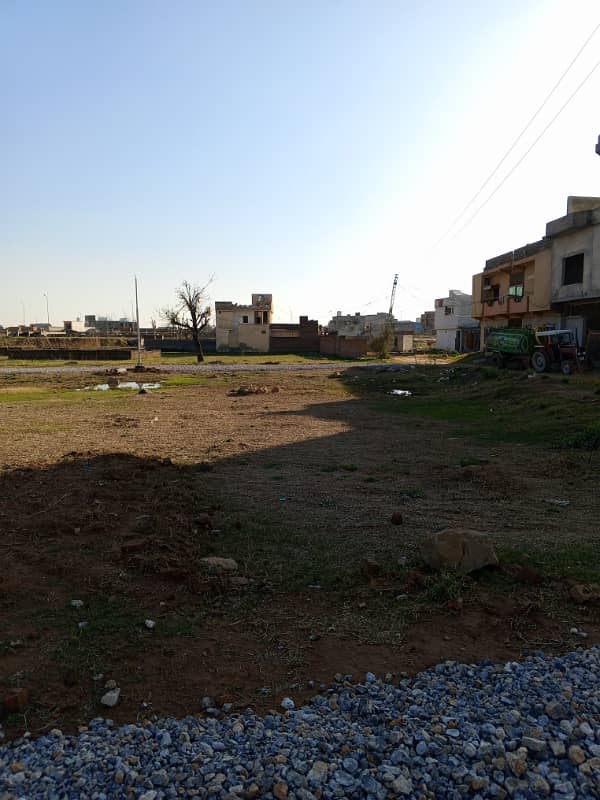 MARWA TOWN 25 kinal 9 Lack Pr Marla Plot Registery intiqal 5 Marla or 1 kinal Tak PLOT available Tahir Khan 03115850472 6