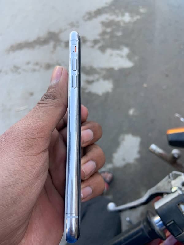 Apple IPhone XS for sale 1