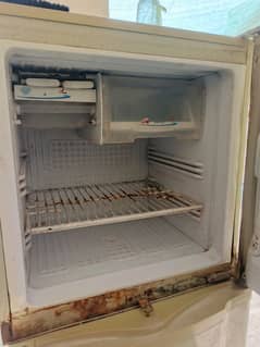 Pel Frige For sale urgent