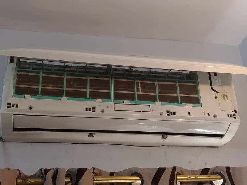 Changhong Ruba 1.5 Ton DC Inverter in Good Condition 1