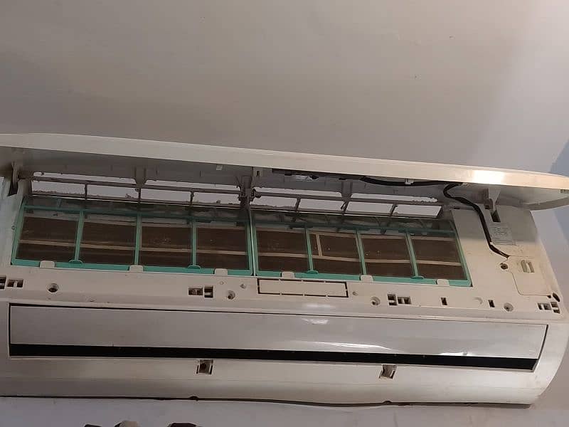 Changhong Ruba 1.5 Ton DC Inverter in Good Condition 3