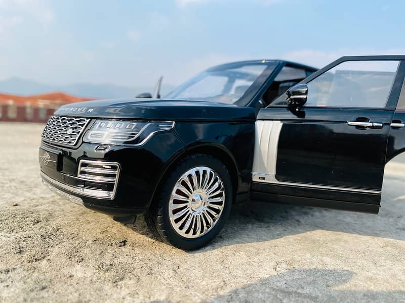 Range Rover 1:18 Scale Diecast Model ( Metal Diecast Cars) 1