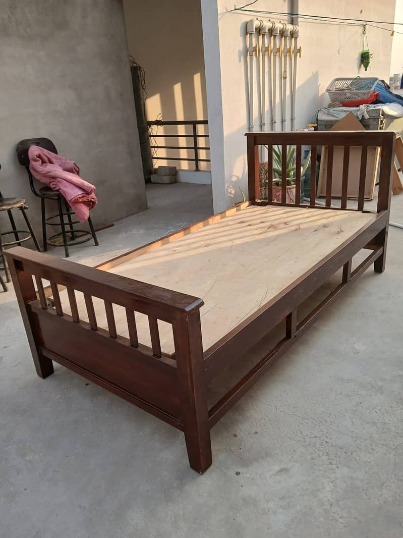 Well Condition Wooden Beds 3