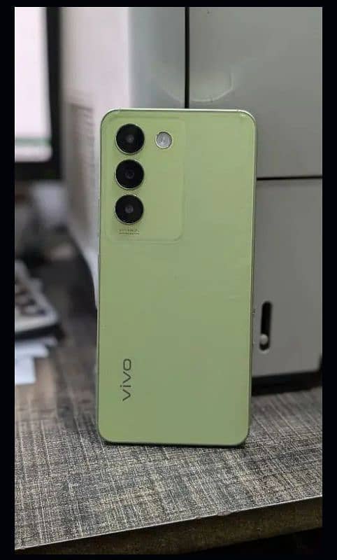 vivo y100  condition 10/10 with box charger 0