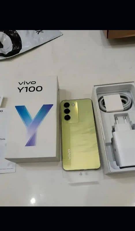 vivo y100  condition 10/10 with box charger 4