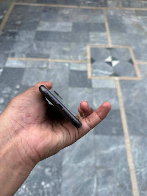 Iphone 11 black 1