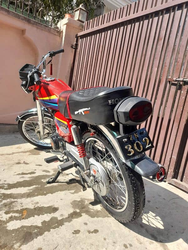 Honda 125 CG 2011 model for urgent sale 2