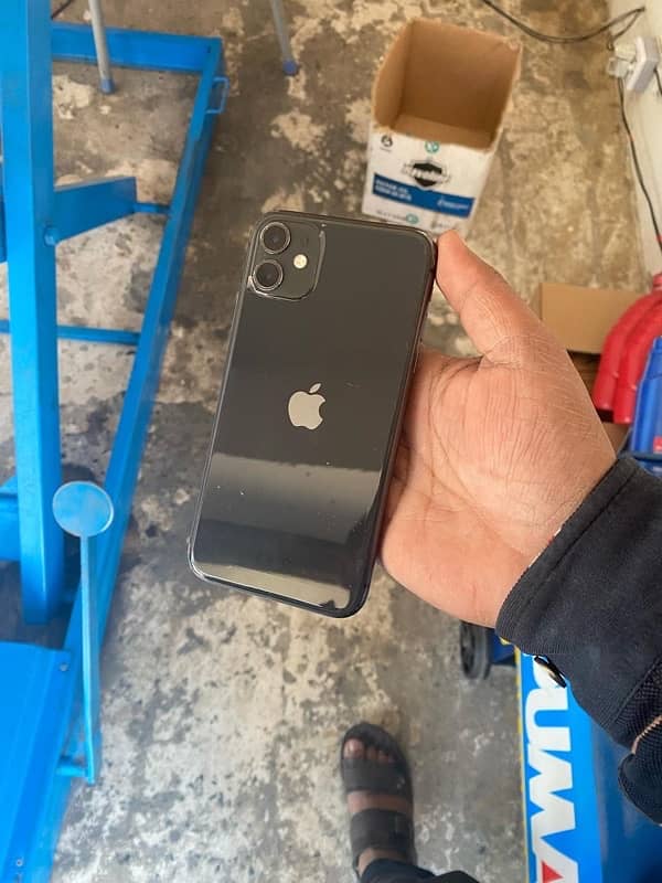 IPhone 11 128Gb battery health 73% noon pta mobile hy 0