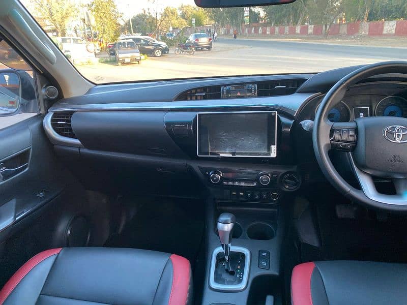 Toyota revo Model 21 , Karachi registered,total Genuine in body 8