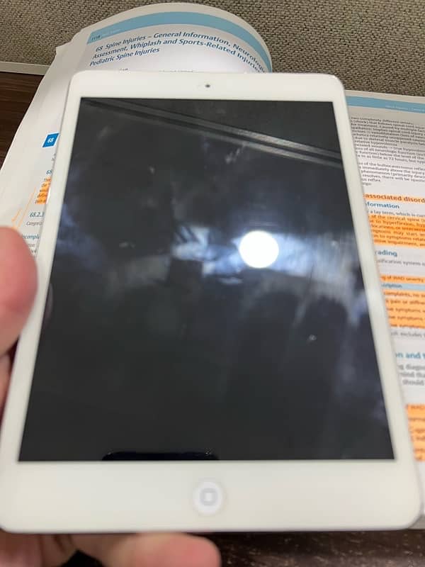 IPAD MINI 16gb 9.5/10 NO FAULTS 1