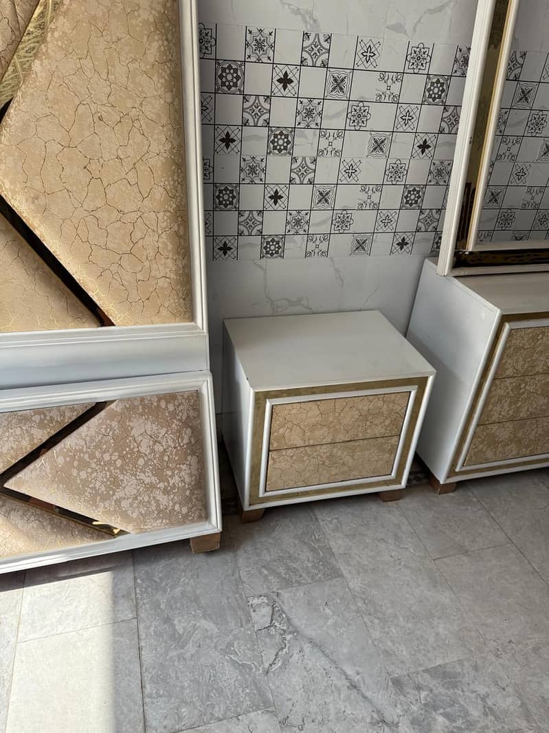 Bed/Double bed/single bed/king size bed/wood bed/poshish bed/Furnitur 2