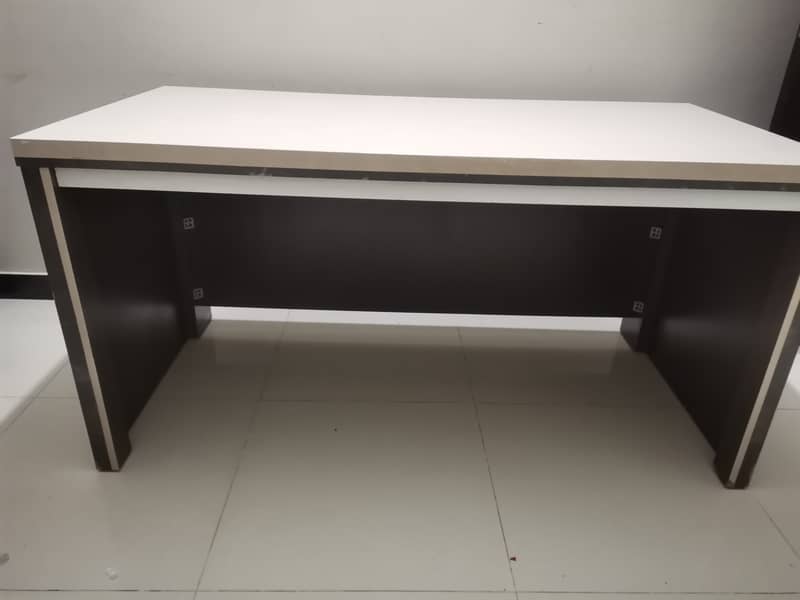 2 Piece Office Table. Good condition. No demag available 4