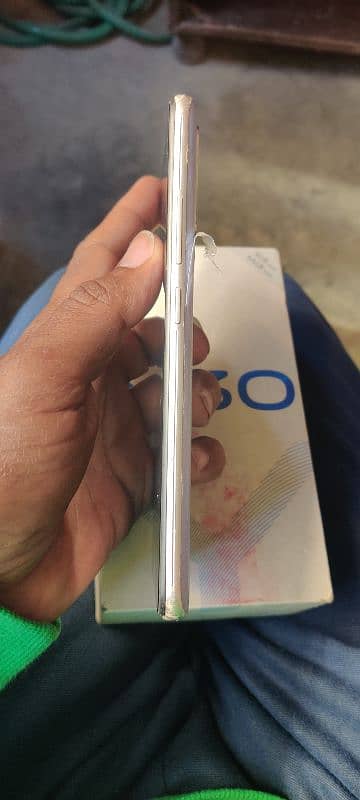 vivo y30 4+64gb sath box ha chgar nhi ha 4