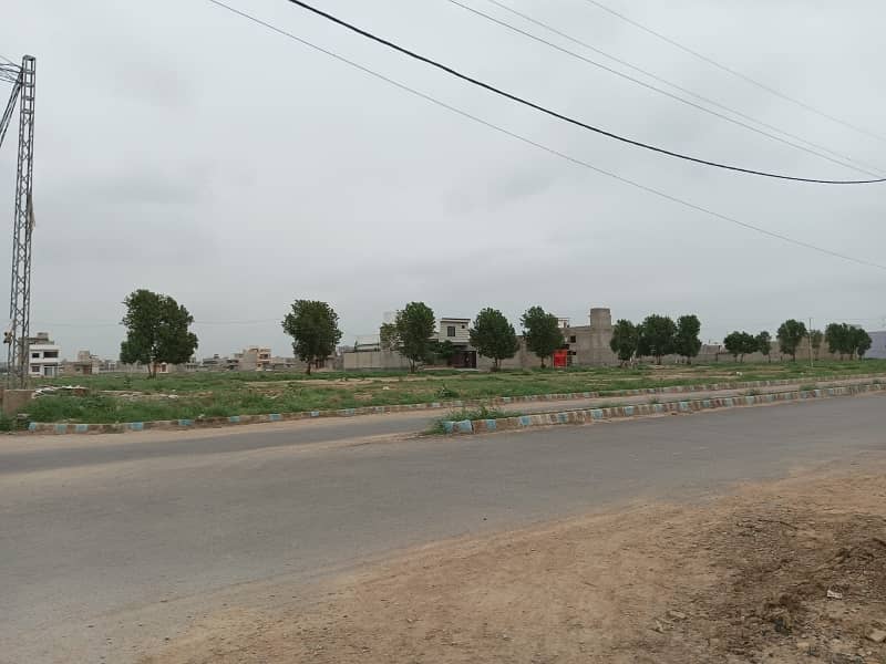 Ideal Residential Plot For sale In Saadi Garden - Block 3 2