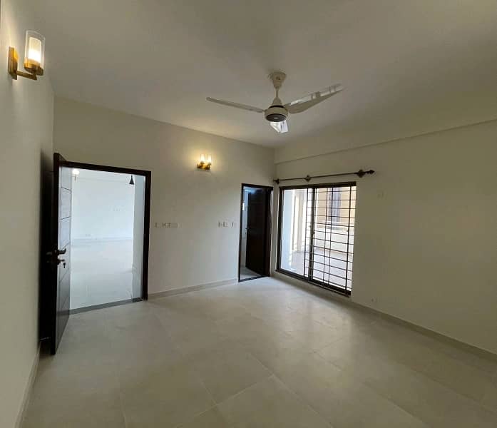 2486 Square Feet Flat For Sale In Karachi 17