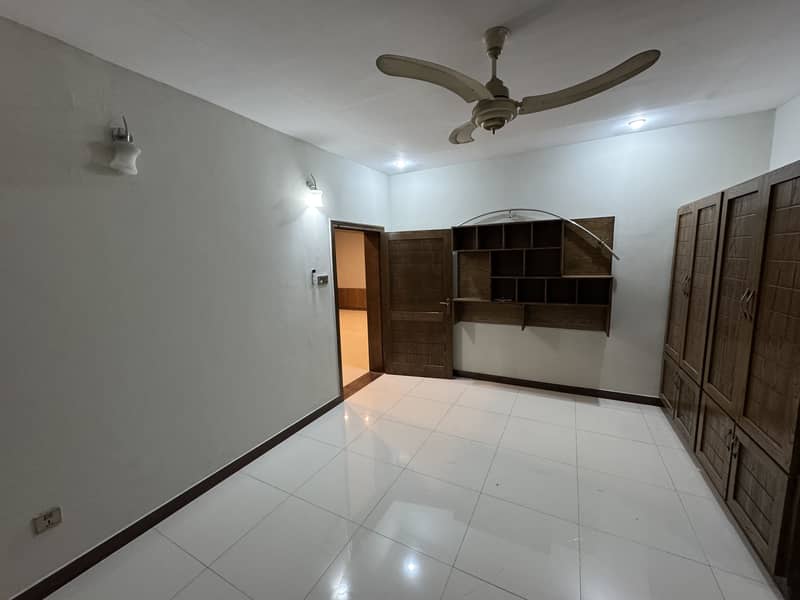 For Rent 10 Marla House In Bahria Town Phase 5 4