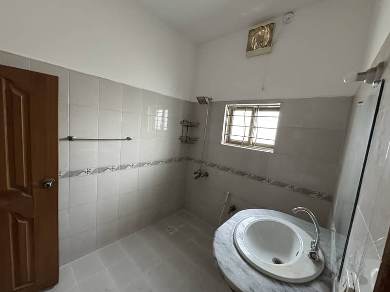 For Rent 1 Kanal Upper Portion In Bahria Town Phase 3 5