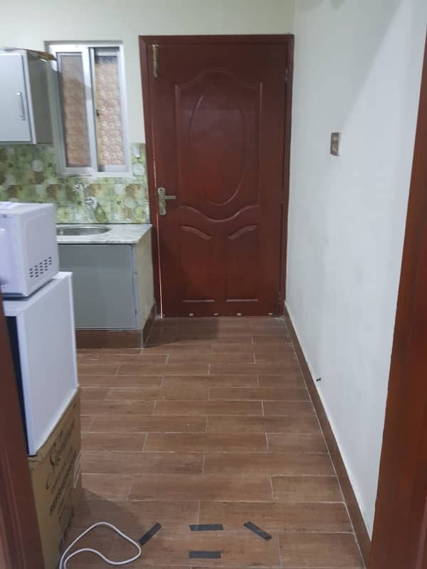 Fully Furnished Luxury Flat For Betchulars In Johar Town 10