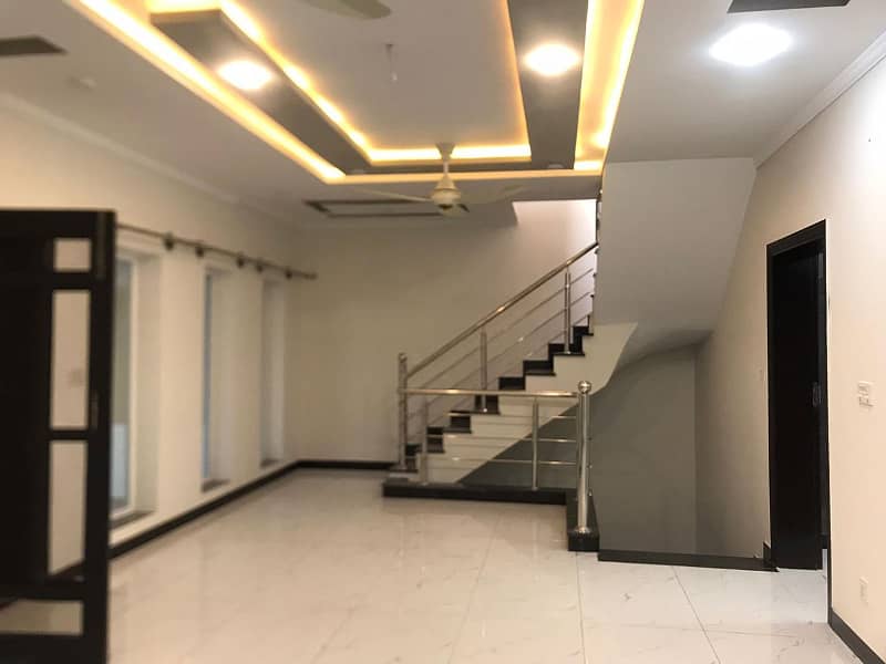 10 Marla House For Rent In Bahria Town 6