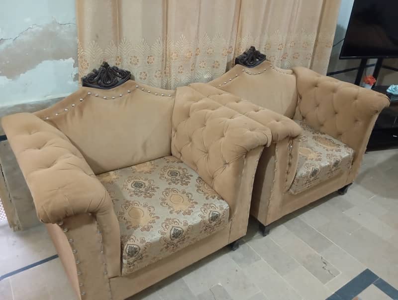 5 seater sofa and One Crockery Divider 1