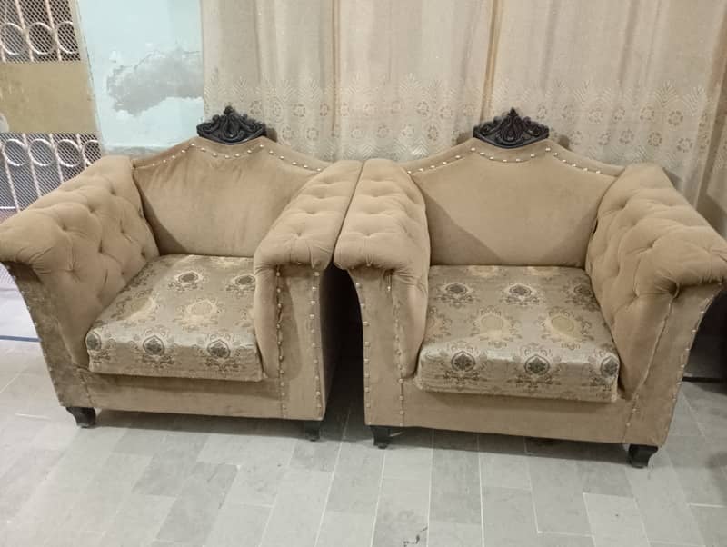 5 seater sofa and One Crockery Divider 2