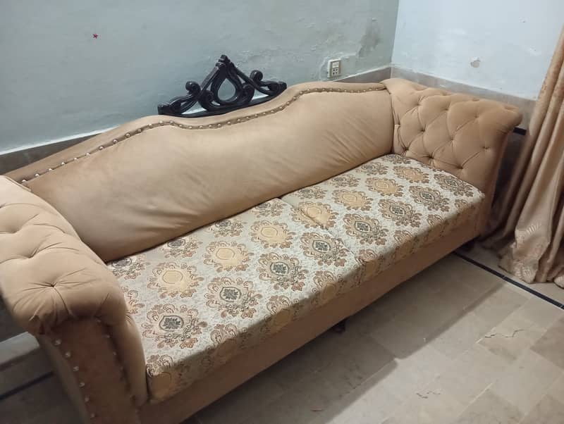 5 seater sofa and One Crockery Divider 4