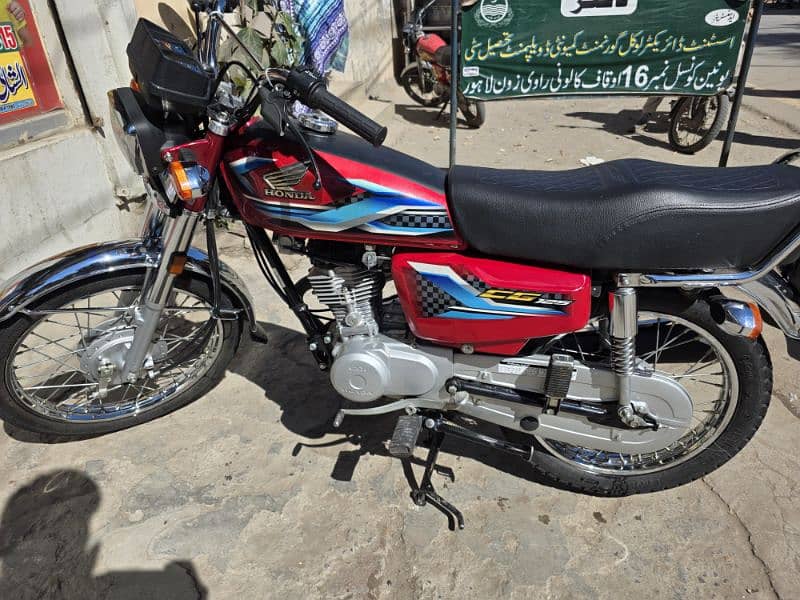 honda 125 red 2024 4