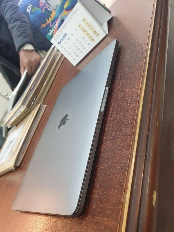 MacBook Pro 2019 11