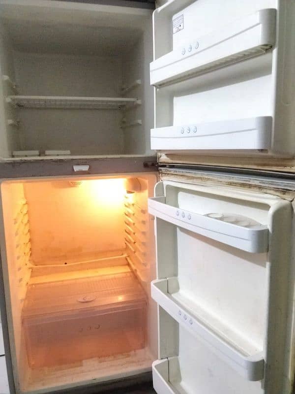 Haier Refrigerator HRF-350M 4