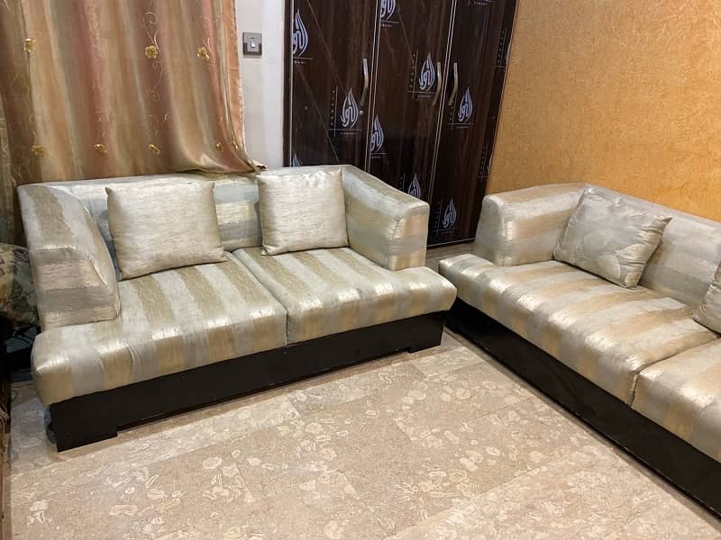 6  seater sofa set excellent  quality 0