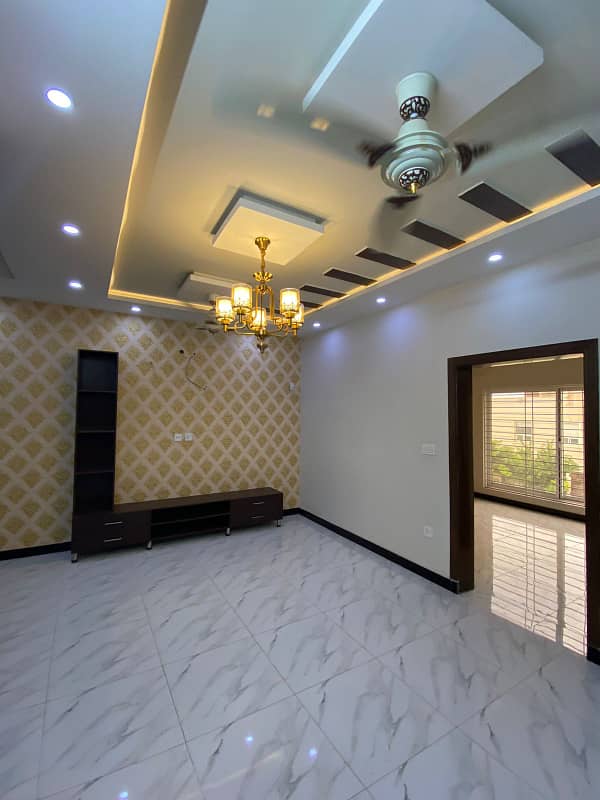 5 Marla Designer House Available For RENT In BAHRIA TOWN PHASE 8 (ALI BLOCK) 5