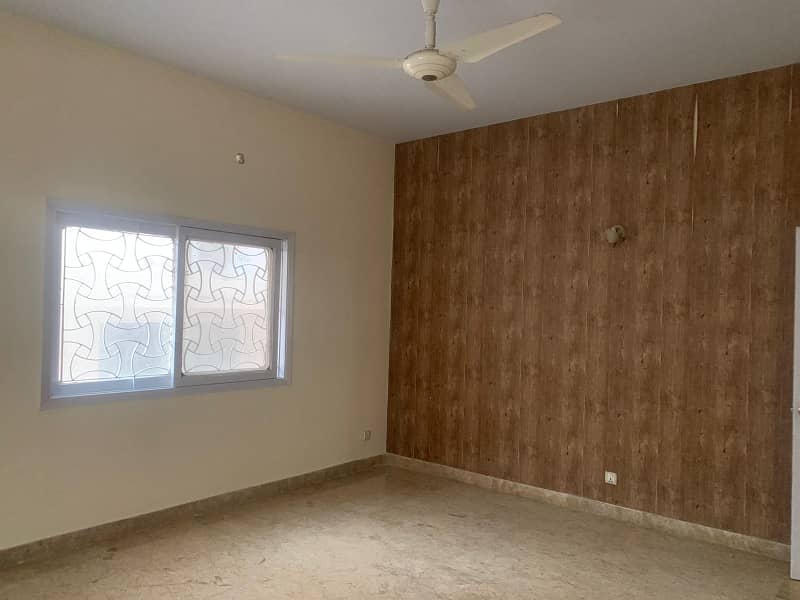 CHANCE DEAL APARTMENT AVAILABLE FOR SALE IN DHA 2 EXT 31