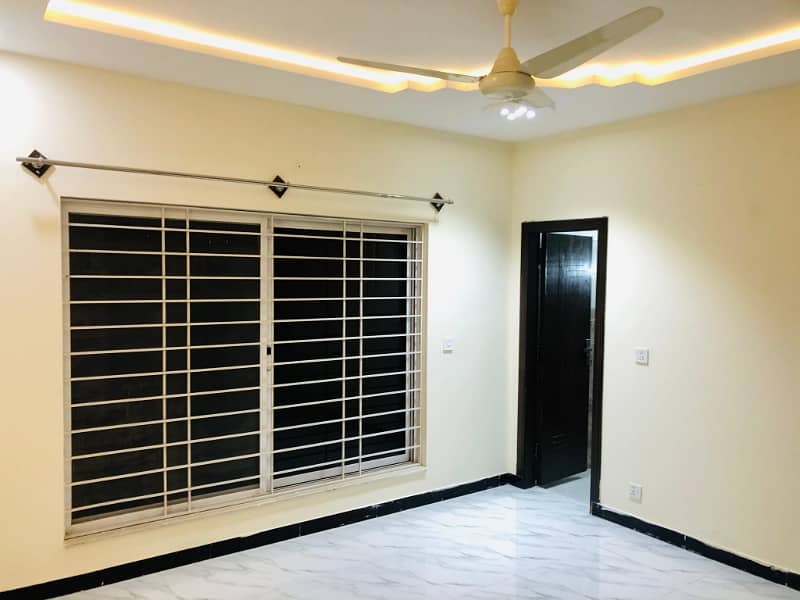 10 Marla Ground Portion for Rent In Phase 8 4