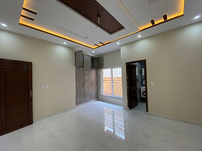 10 Marla Newly Built House For Sale 9